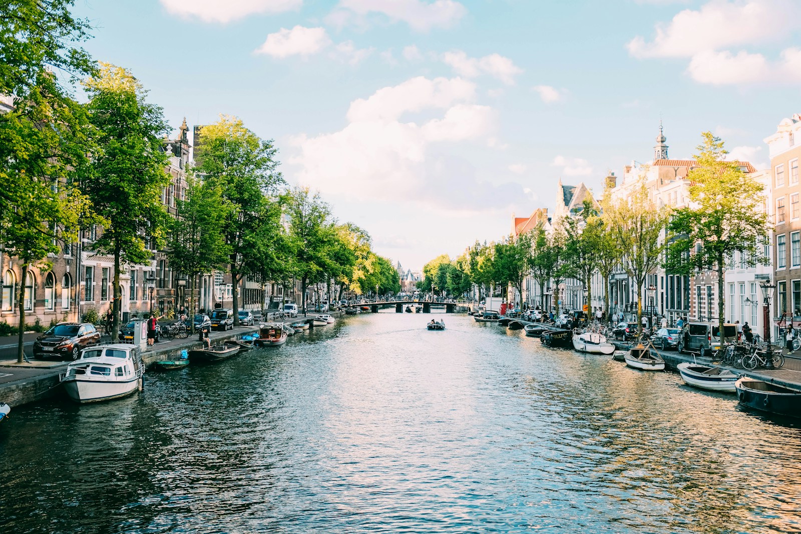 Best Amsterdam neighborhoods for hobbies: where to meet people naturally