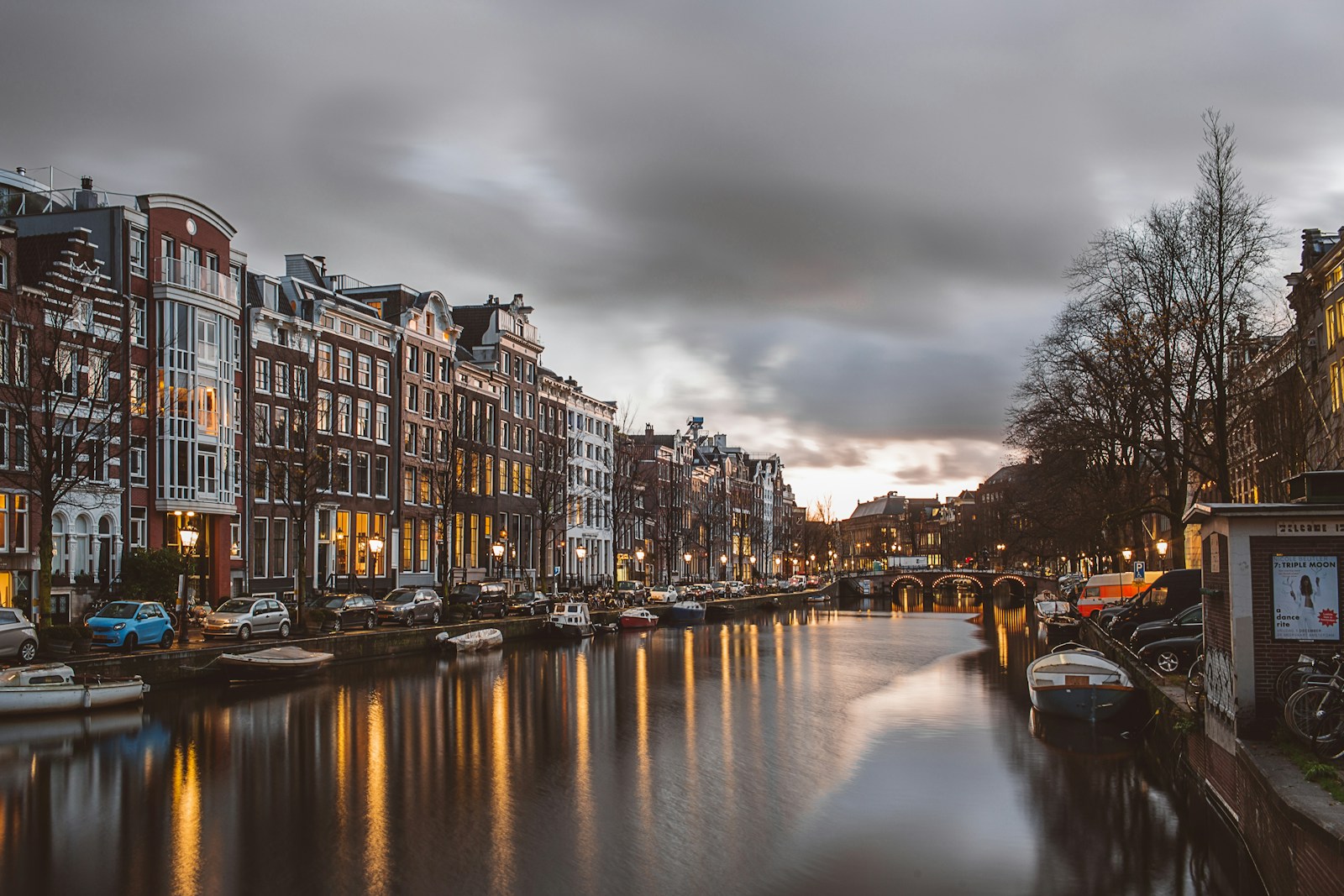 Canal photography walks in Amsterdam: beginner planning, themes, and friendly pacing